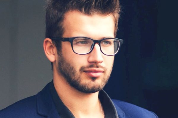 Glasses in fashion men